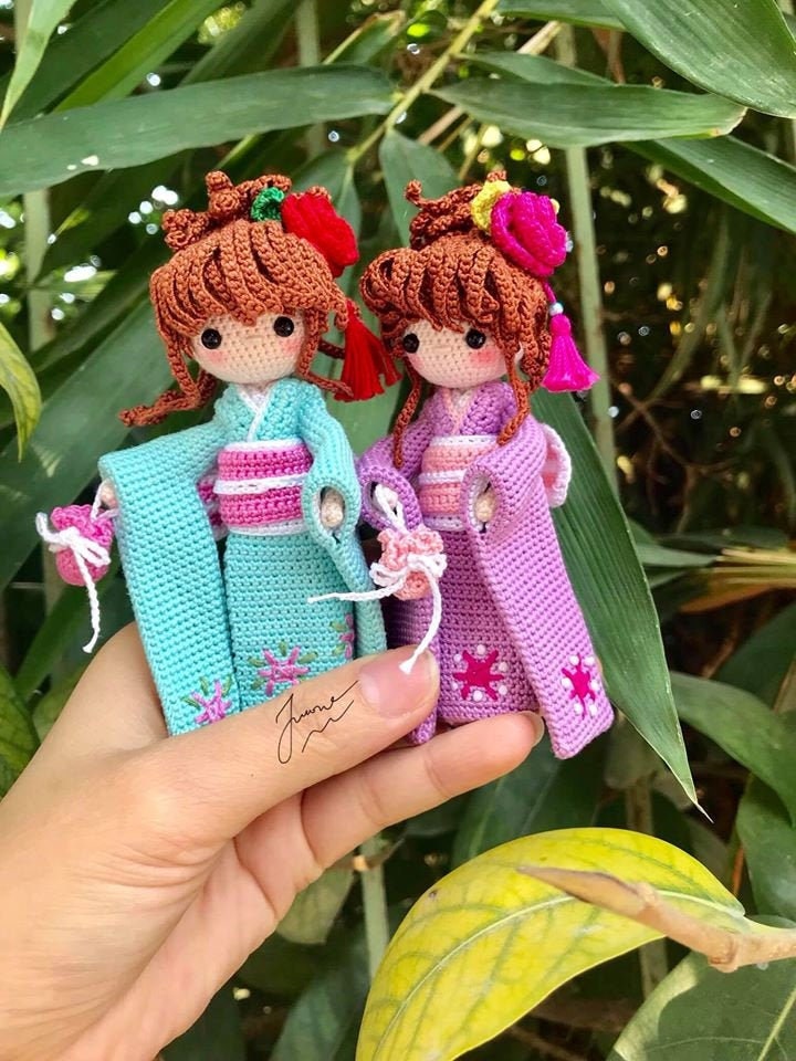 Early examples of Japanese amigurumi dolls showcasing the traditional aesthetic
